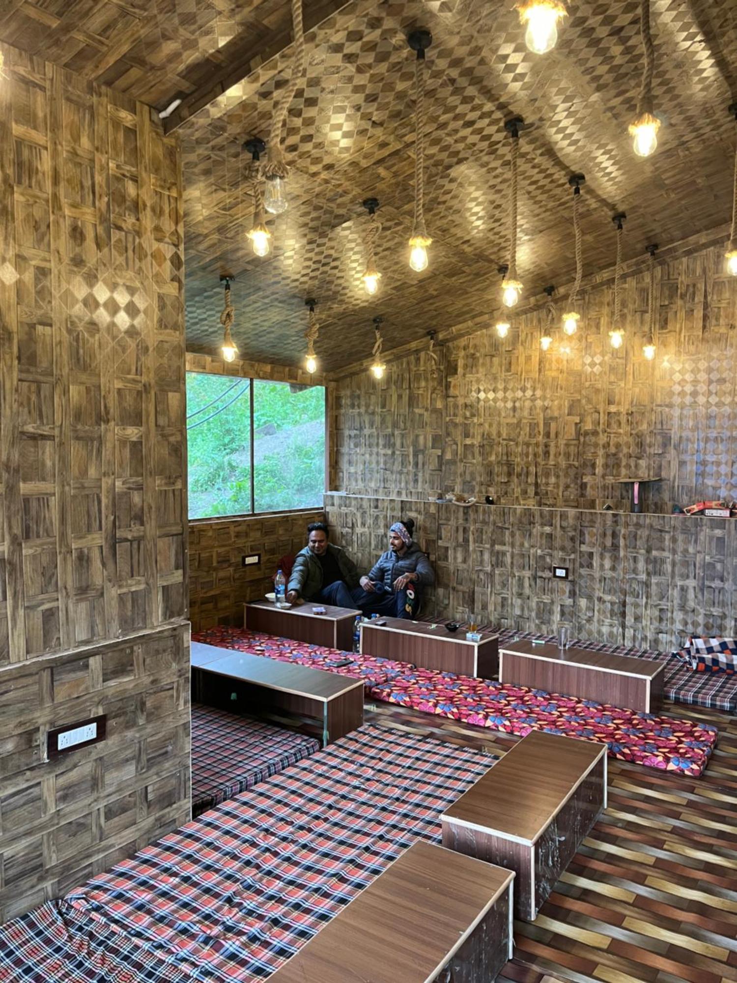 Yellowjackets Hostel Tosh 외부 사진